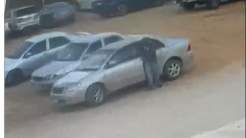 تأجيل محاكمة عاطل بتهمة الشروع في سرقة سيارة بالمرج