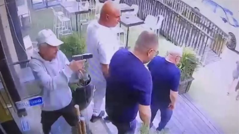 مقطع مخيف، لحظة مقتل زعيم أخطر عصابة إسرائيلي داخل الكيان في وضح النهار (فيديو)