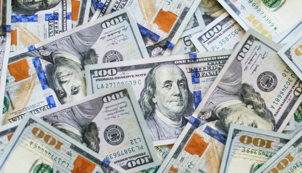 الدولار على موعد مع تحركات جديدة غدًا.. هل يقفز لمستويات جديدة أم يواصل التراجع؟!