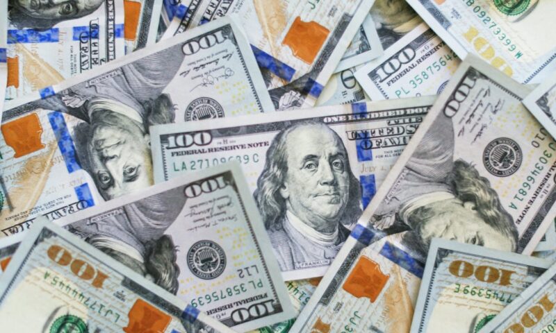 الدولار على موعد مع تحركات جديدة غدًا.. هل يقفز لمستويات جديدة أم يواصل التراجع؟!