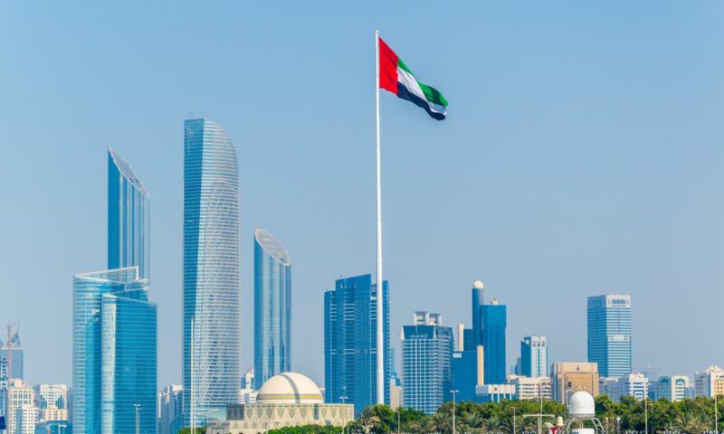الإمارات توقف جميع التعاملات التجارية والمالية مع إيران