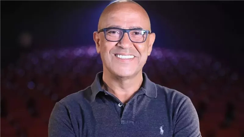 أشرف عبد الباقي لـ”فيتو”: أكره المسرح التجاري.. وقدمت “الساحل الشرير” لهذا السبب