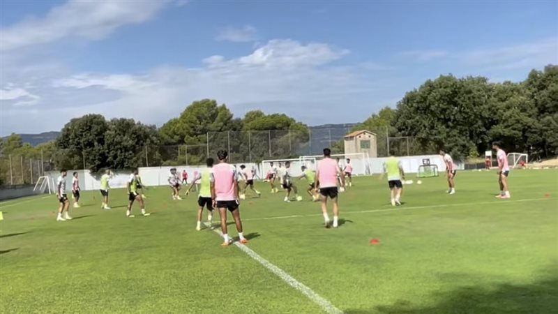 الأهلي يخوض مرانا قويا بمعسكره في إسبانيا (صور)