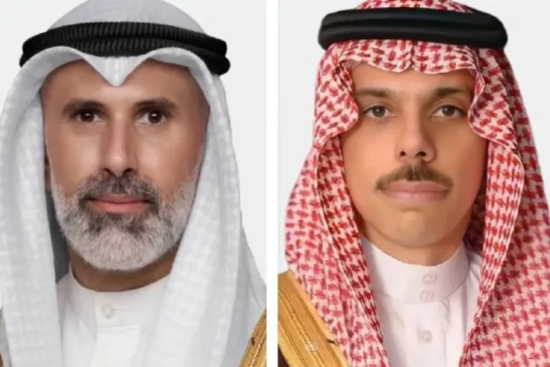 وزير الخارجية السعودي يبحث مع نظيريه الكويتي والتركي خفض التصعيد بالمنطقة
