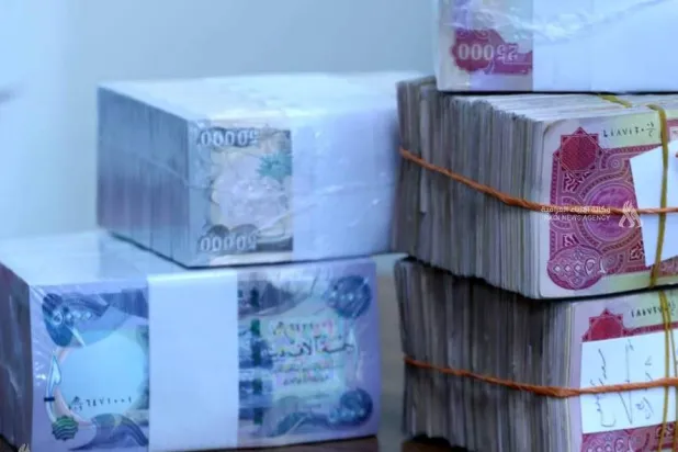 بغداد تصارع لتأمين الرواتب وخبراء يحذرون من أشهر صعبة مقبلة
