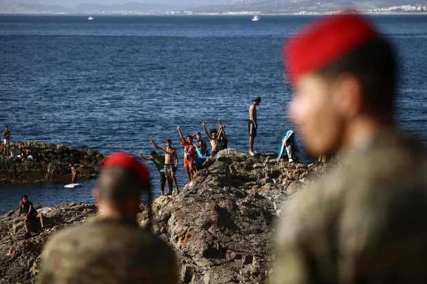 المغرب: معلومات مضللة وعصابات الاتجار بالبشر وراء أحداث سبتة ومليلية