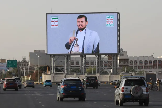 قادة الحوثيين يقلّصون الظهور ويشددون إجراءات الحماية