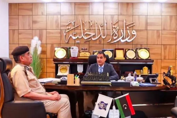 التحقيق في إصابة مسؤول أمني ليبي خلال مواجهة مع «مُهرِّبي بشر»