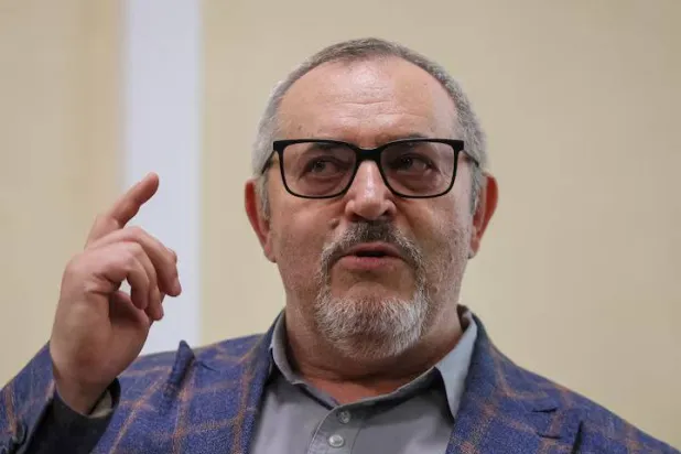 المعارض الروسي بوريس ناديجدين يعلن فراره من بلاده إلى فرنسا