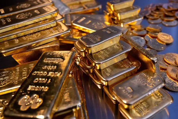 الذهب يرتفع قليلاً ترقباً لبيانات الوظائف الأميركية