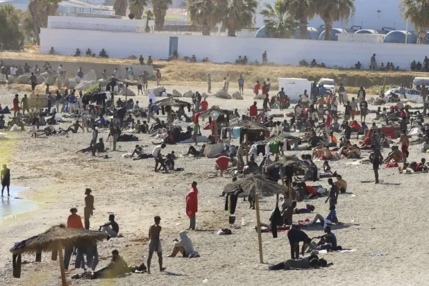 72 ألف مهاجر دخلوا سبتة عاد منهم 70 ألفاً إلى المغرب