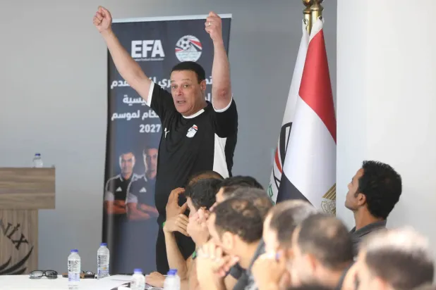 «معركة الحكّام» تندلع مبكراً في مصر بين «الأهلي» و«الزمالك»