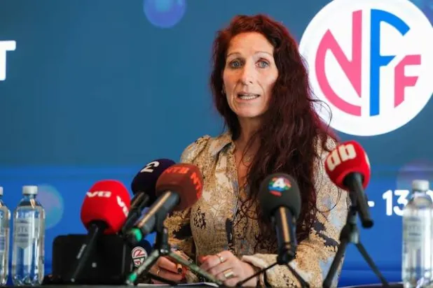 النساء يتصدرن معارضة إنفانتينو