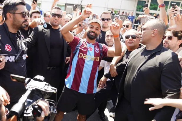 محمد صلاح يجتاز الكشف الطبي… وتعليمات من طرابزون بشأن استقباله