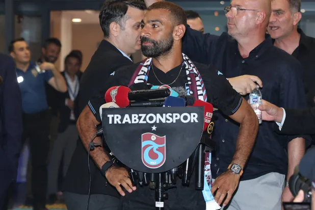 من دروغبا إلى صلاح… لماذا تستقبل الجماهير التركية الصفقات وكأنها ألقاب؟