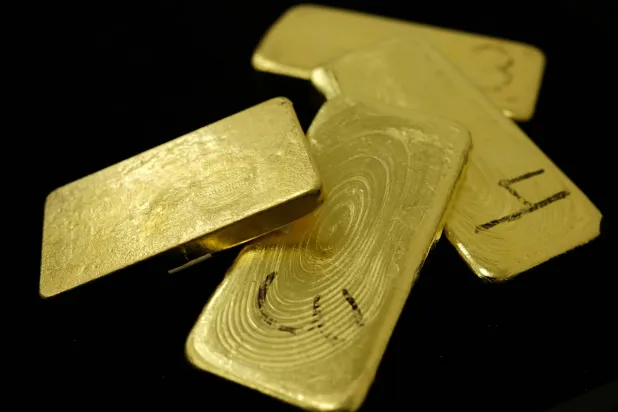 الذهب يتجه لأفضل أسبوع منذ يناير وسط ترقب بيانات الوظائف الأميركية