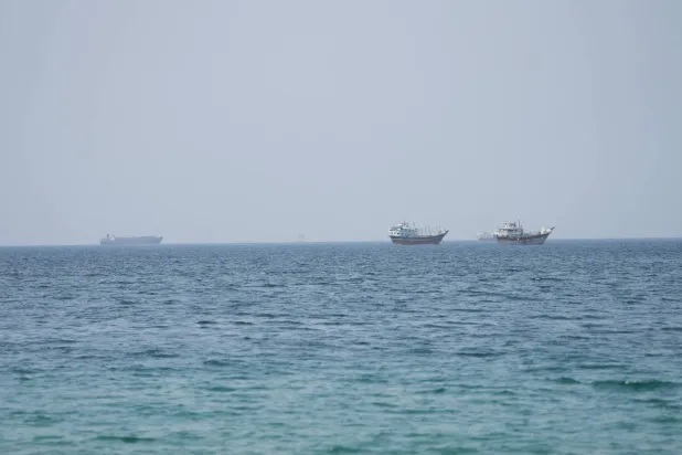 النفط يواصل الصعود وسط مخاوف بشأن خطط إعادة فتح مضيق هرمز