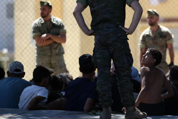 إسبانيا تهدد بإجراءات مضادة في حال لم ترفع إيطاليا قيوداً حدودية