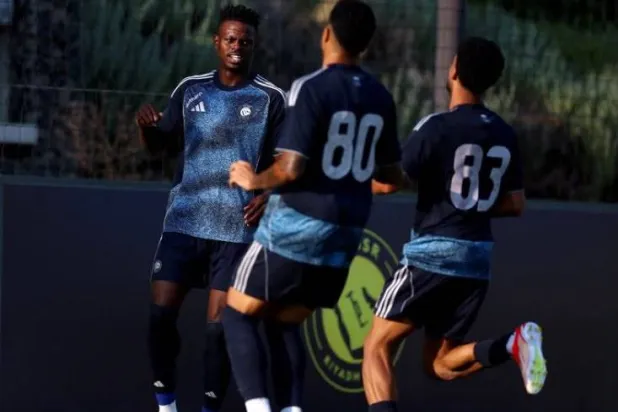 «نيوم» يفاوض «النصر» لاستعارة هارون كمارا