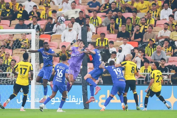 الدوري السعودي: التوقفات تستنزف 48 % من زمن المباريات