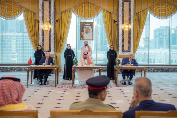 ترحيب عربي وإسلامي بـ«اتفاقية مكة للدفاع المشترك»
