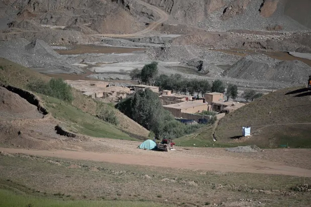 حمّى الذهب تزعزع حياة السكان وتغيّر الطبيعة في شمال شرقي أفغانستان