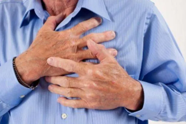 عند الاشتباه في أزمة قلبية… خطوات قد تنقذ حياة المصاب