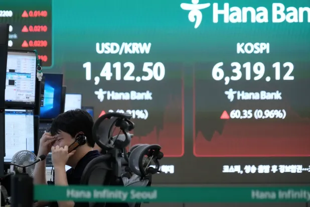 الأسهم الآسيوية تتباين وسط ضبابية بشأن إعادة فتح مضيق هرمز