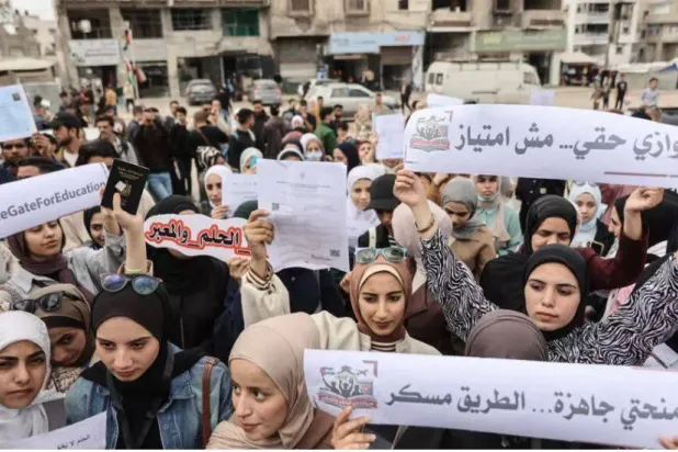 تطلّع طلاب غزّيين لمتابعة دراستهم يتلاشى في انتظار إجلائهم إلى إيطاليا