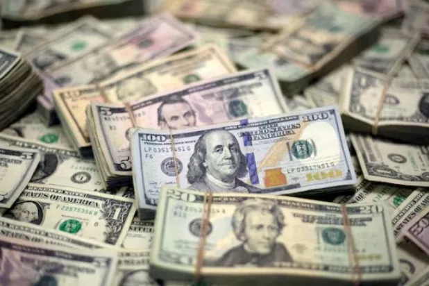 استقرار الدولار مع ترقُّب بيانات التضخم الأميركية وتراجع رهانات رفع الفائدة