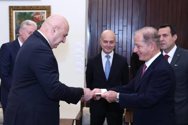 السفير الأميركي: متفائل بأن تسهم المفاوضات اللبنانية – الإسرائيلية في حلحلة أوضاع المنطقة