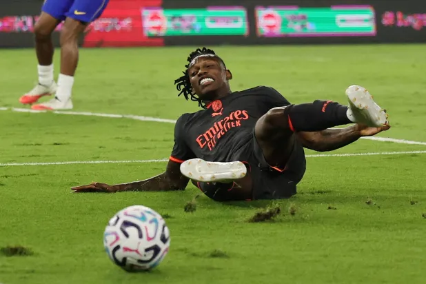 لياو لاعب ميلان يرد على الشائعات بشأن مستقبله