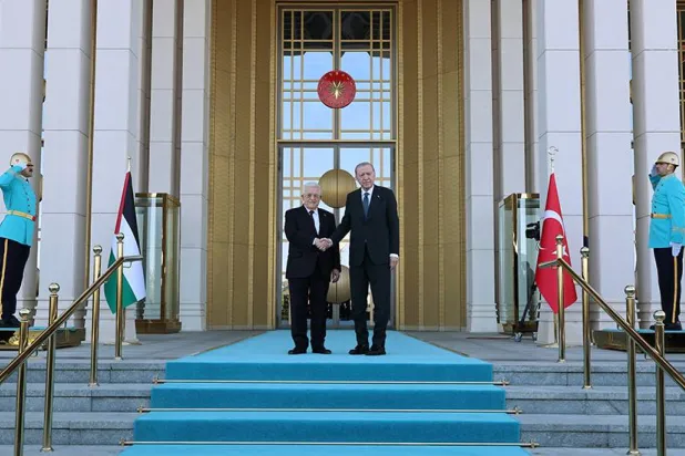 إردوغان وعباس يؤكدان ضرورة تنفيذ المرحلة الثانية من اتفاق غزة