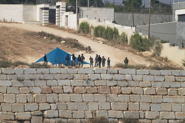 مستوطنون يحاصرون منازل فلسطينيين في قصرة… وواشنطن تضغط على نتنياهو للتنديد