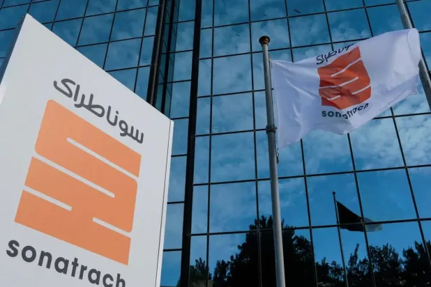 الجزائر تسلم النيجر أولى شحنات وقود الطائرات