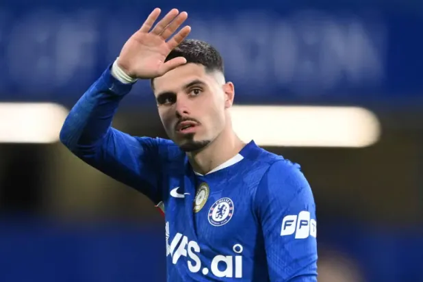 متفوقاً على كبار «البريميرليغ»… الهلال يقترب من خطف بيدرو نيتو