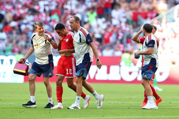 سقوط موسيالا يُلقي بظلاله على فوز بايرن الودي على لايبزيغ