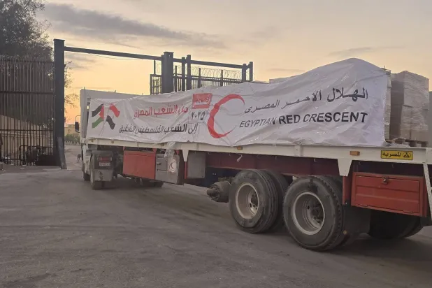 الغزيون يواصلون العودة إلى القطاع رغم جمود «خطة السلام»