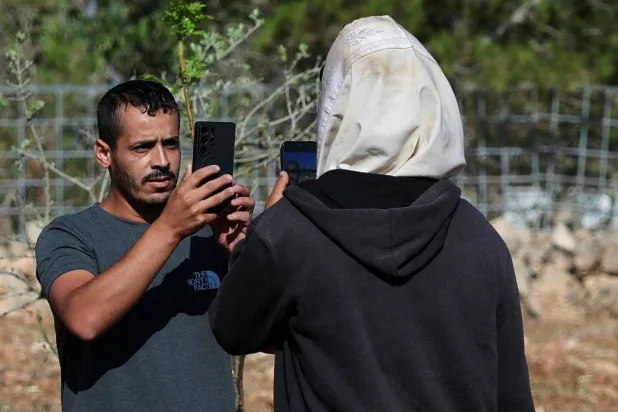 المحاصرون الفلسطينيون في «قصرة» بالضفة يعيشون على المساعدات