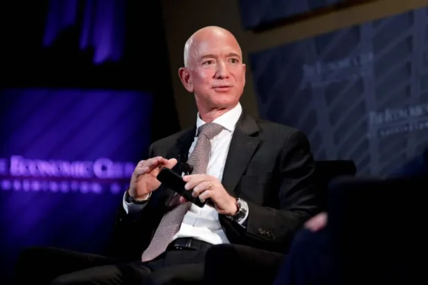 تحالف يضم بيزوس يستحوذ على نحو 40 % من أسهم ليفربول