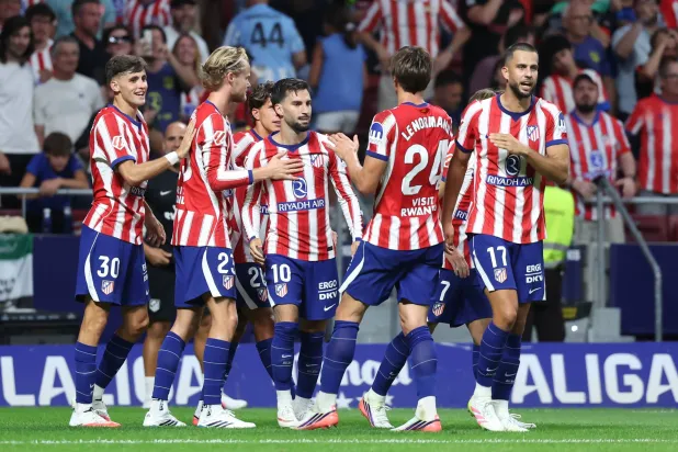 أتلتيكو مدريد يهزم ملقا بثنائية في مستهل مشواره بالدوري الإسباني