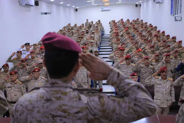 خبراء لـ«الشرق الأوسط»: توسيع الجيش اليمني عمليات الردع يمهّد لمعركة واسعة