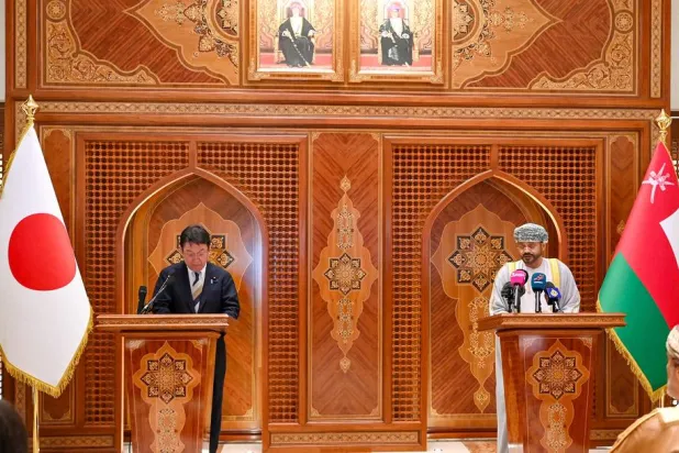 عمان واليابان لتحقيق أمن مستدام بالمنطقة وحرية الملاحة في «هرمز» و«باب المندب»