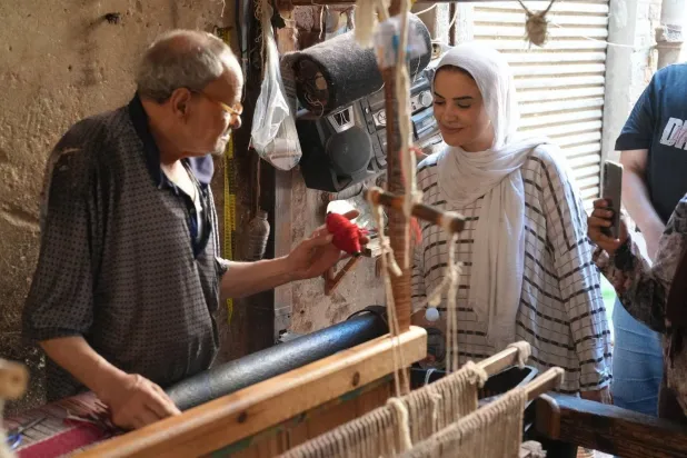 «كليم فُوّه»… إنقاذ حرفة من ذاكرة تتناقص أيدي المشتغلين بها