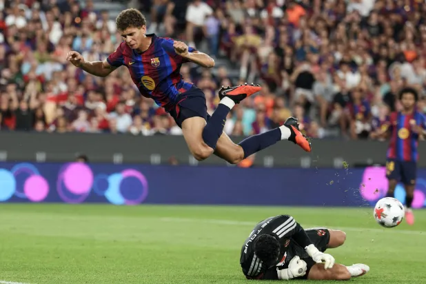 «برشلونة» سيرفع الشرط الجزائي في عقد حمزة عبد الكريم