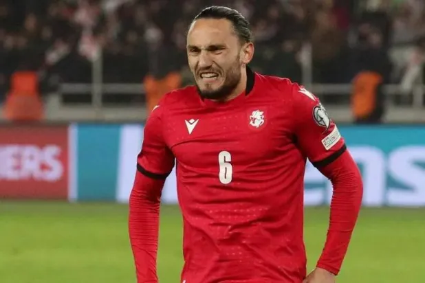 إشبيلية يعلن تعاقده مع الجورجي كوتشوراشفيلي