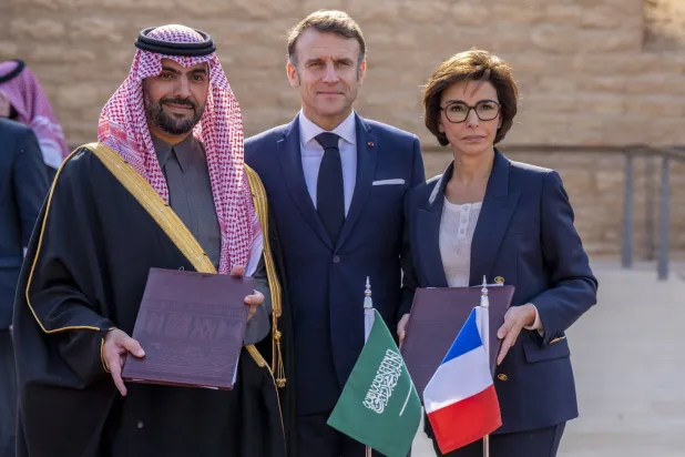 من اللوفر إلى العلا… كيف صنعت الثقافة جسراً استراتيجياً بين الرياض وباريس