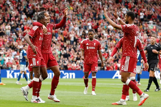 ليفربول وسيتي يفتحان صفحة جديدة من دون صلاح وغوارديولا