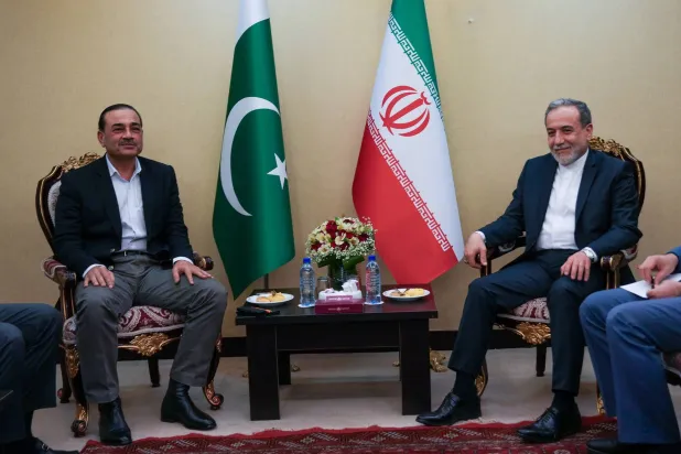 إيران: قائد الجيش الباكستاني يزور طهران غداً