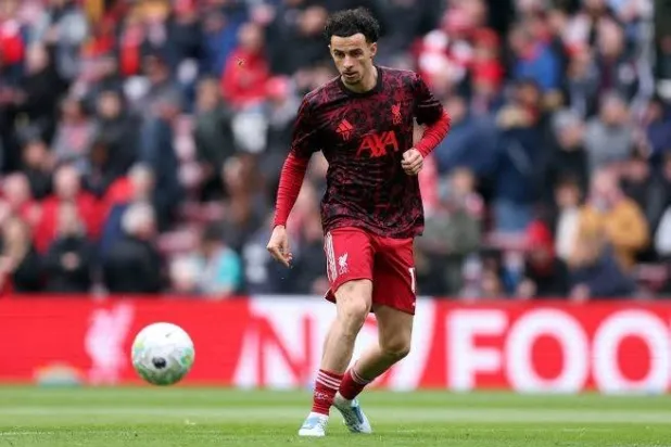 رحيل جونز يهدد تقليداً تاريخياً في ليفربول عمره 134 عاماً